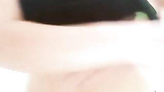 Lento ed eccitante spogliarello