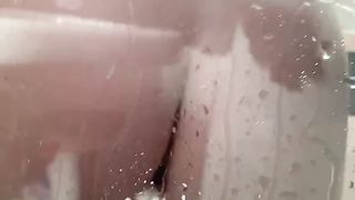 Come eccitarsi sotto la doccia...