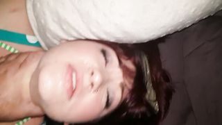 Giovane ragazza condivisa