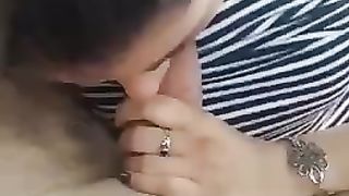 Una mia amica me lo succhia