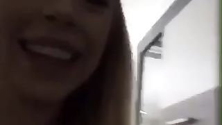 Vorrei vedere questa troietta che si masturba al mio risveglio!|