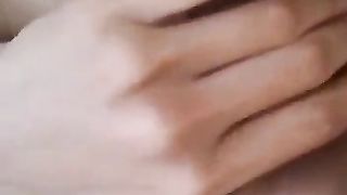 Universitaria latina tettona si masturba