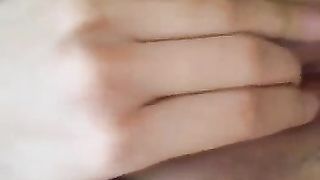 Universitaria latina tettona si masturba