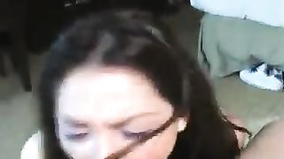 Asiatica si divora un cazzo