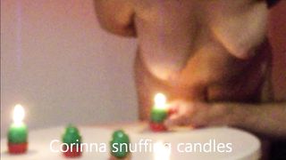 Anteprima del video: Schiava addestrata a spegnere le candele così...