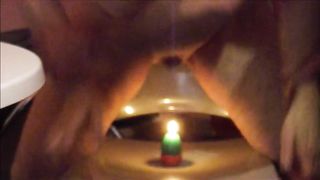 Schiava addestrata a spegnere le candele così...