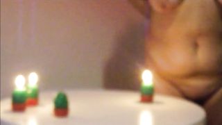 Schiava addestrata a spegnere le candele così...