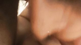 La tettona con tanta fame di cazzo me lo succhia...