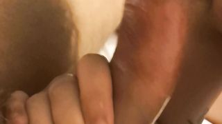 La tettona con tanta fame di cazzo me lo succhia...