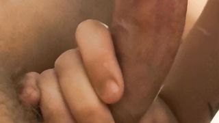 La tettona con tanta fame di cazzo me lo succhia...