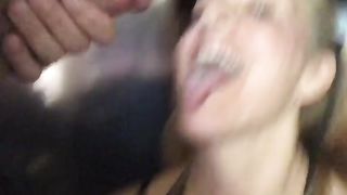 Sborro in bocca a bella bionda