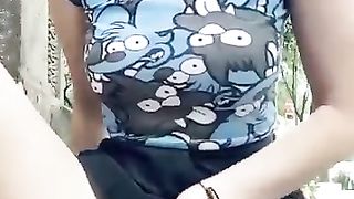 Troietta esibizionista si masturba in strada...