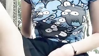 Troietta esibizionista si masturba in strada...