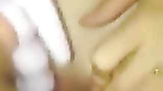 Inculata mentre usa il vibratore