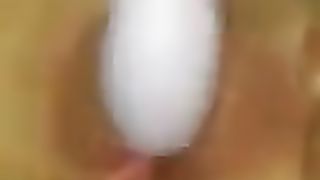 Inculata mentre usa il vibratore