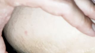 ME LA FOTTO E LE INFILO UN PLUG NEL CULO