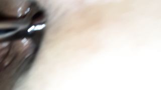 ME LA FOTTO E LE INFILO UN PLUG NEL CULO