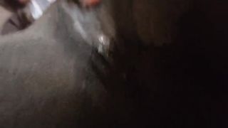 Si masturba sopra i leggins...