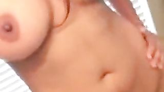 Teen latina si masturba le poppe