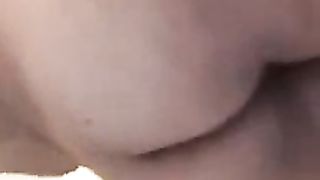 Teen latina si masturba le poppe