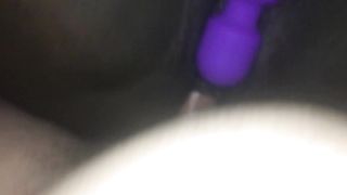 Nera inculata si masturba con un dildo