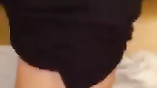 Zoccola lo prende da dietro