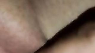 Moglie troia mostra la sborra del bull