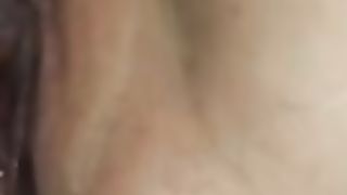 Moglie troia mostra la sborra del bull