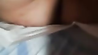 Moglie troia mostra la sborra del bull