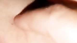 Moglie troia mostra la sborra del bull