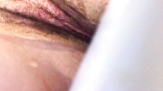 Mi scopo una spazzola con le mestruazioni ????