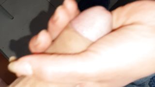 AL TELEFONO MENTRE MI ACCAREZZA IL CAZZO