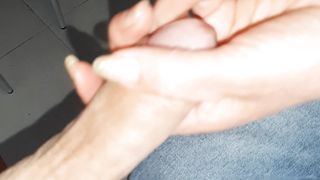 AL TELEFONO MENTRE MI ACCAREZZA IL CAZZO