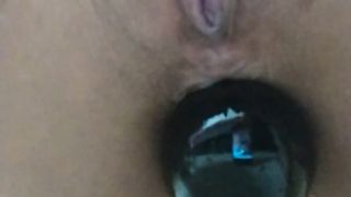 Dildo enorme ingoiato dal suo culo