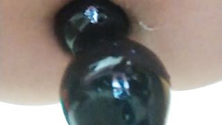 Anteprima del video: Dildo enorme ingoiato dal suo culo