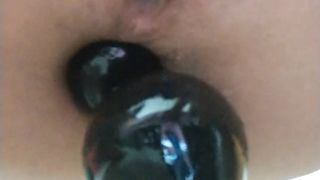 Dildo enorme ingoiato dal suo culo