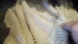 Trav con il clito incarcerato sborrata in culo