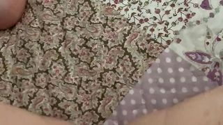 Annoiata ed accaldata mi masturbo per voi