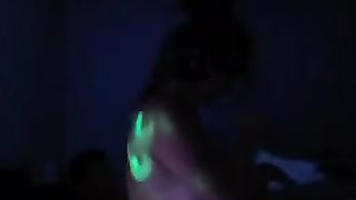 Troia scopata in stanza con luci disco