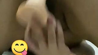 Grosso dildo bagnato dei suoi umori!