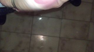 Sega e sborra in mano