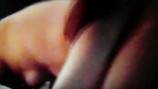 Anteprima del video: Le tettine pendule della signora matura... G