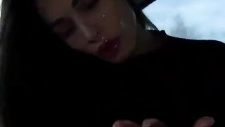 Pompino con ingoio in auto 2