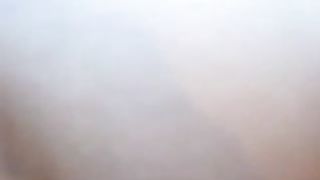 La signora lo prende sino alla sborrata...