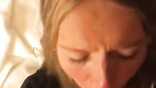 Al mattino la mia bionda mi succhia il cazzo