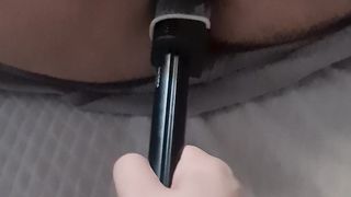 La mia compagna si diverte a sfondarmi il culo