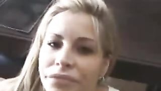 Lei mi sega e ingoia la mia sborra