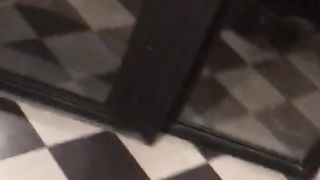 Scopata sulle scale del condominio