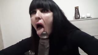 Sofia Semplice succhia un cazzone nigeriano