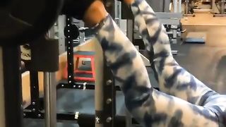 Bella figa in palestra